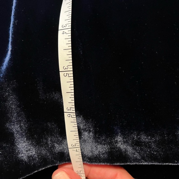 Elie Tahari Dark Navy Velvet Dress with Lacy Sleeves. Size 6 - Picture 7 of 7